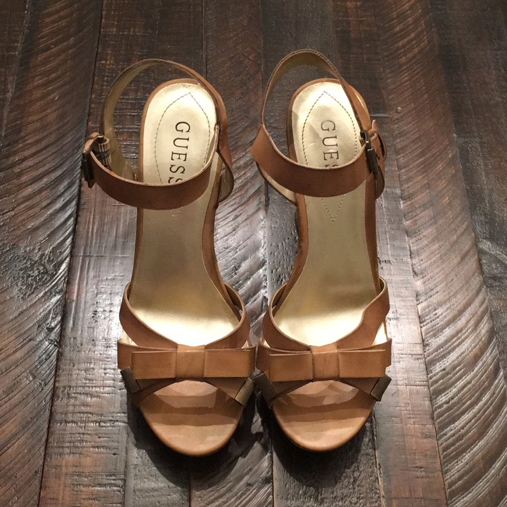 Adorable Guess Wedges!